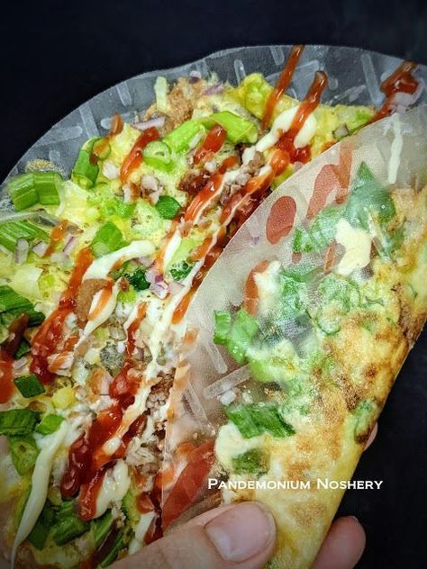 Vietnamese Street Food Recipes, Vietnamese Rice Paper Omelette, Vietnamese Pizza Rice Paper, Vietnamese Breakfast Recipes, Coco Recipes, Vietnam Recipes, Vietnamese Pizza, Vietnamese Breakfast, Rice Paper Rolls Recipes