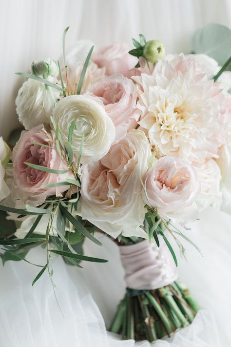 Soft Pink And White Wedding Flowers, Blush And White Wedding Flowers, August Wedding Decor, Light Airy Wedding Photography, Minimalist Romantic Wedding, August Wedding Colors Palette, Blush Beach Wedding, Light Pink Bridal Bouquet, March Wedding Flowers