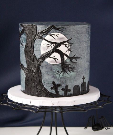 Fall Themed Cakes, Halloween Cakes Diy, Goth Cakes, Scary Halloween Cakes, Bat Cake, Halloween Wedding Cakes, Scary Cute, Halloween Dessert, Cake Decoration Ideas