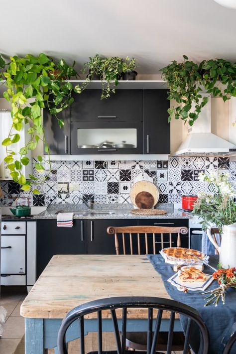 The 7 Best Kitchen Decorating Tips, According to Apartment Therapy Commenters | Apartment Therapy Bohemian Kitchen Decor, Bohemian Style Rooms, Bohemian Style Kitchen, Boho Chic Kitchen, Dark Countertops, Bohemian Kitchen, Glass Front Cabinets, All White Kitchen, Patterned Plates