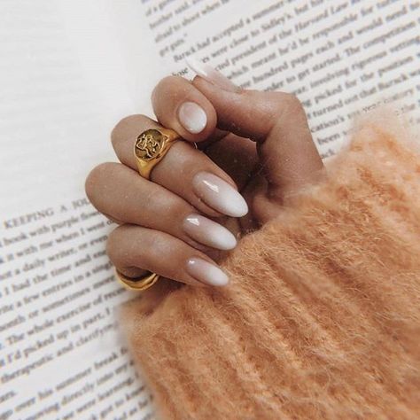 Wolf Circus femme ring More gems from The Jewelry Box, perfect for your lover, your bestie, or yourself. ❤️ // repost @janicejoostemaa | Via @pipeandrow Vintage Nails, Nail Art Wedding, Nail Paint, Easy Nail Art, Gold Nails, Perfect Nails, Ombre Nails, Wedding Nails, Simple Nails