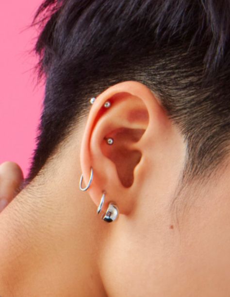 Ear Piercings Boy, Cartilage Piercing Men, Unique Piercing Ideas, Dangle Earrings Men, Piercing No Rosto, Septum Piercing Men, Ear Piercing Combinations, Piercing Men, Unique Piercing