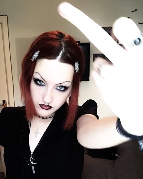 #mallgoth #90sgoth #goth #y2k 90s Goth Makeup, Goth Makeup Tutorial, 90s Goth, Goth Y2k, Beauty Aesthetic, Random Image, Goth Makeup, Aesthetic Dark, Mall Goth