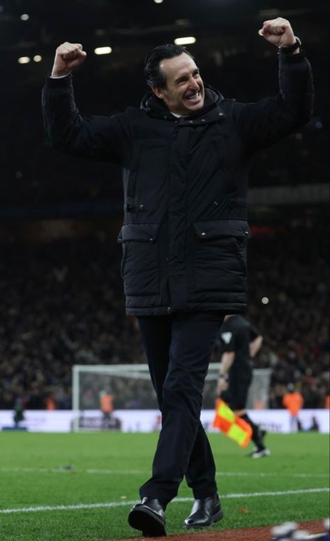 Villa boss Unai Emery celebrates Unai Emery Aston Villa, Unai Emery, Aston Villa, Arsenal, Premier League, Villa, Quick Saves, Aston Villa Fc, Arsenal Fc