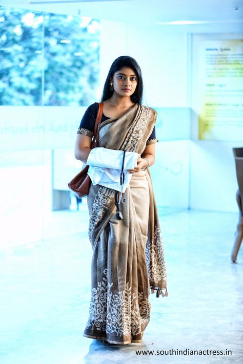 Ammu Abhirami, Saree Photoshoot, Wedding Saree Indian, Yellow Outfit, White Coat, Indian Actress Hot Pics, Beautiful Saree, Indian Beauty Saree, The Movie