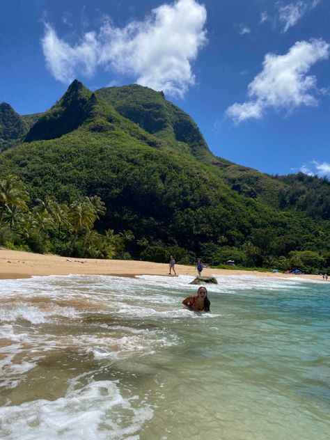 jumpinb in the ocean on an island #islandlife #travelgirl Island Living Aesthetic, Stranded Island, Stranded On An Island, Living On An Island, Gap Year Travel, Girl With Brown Hair, Hawaii Beach, Island Living, Hawaii Beaches