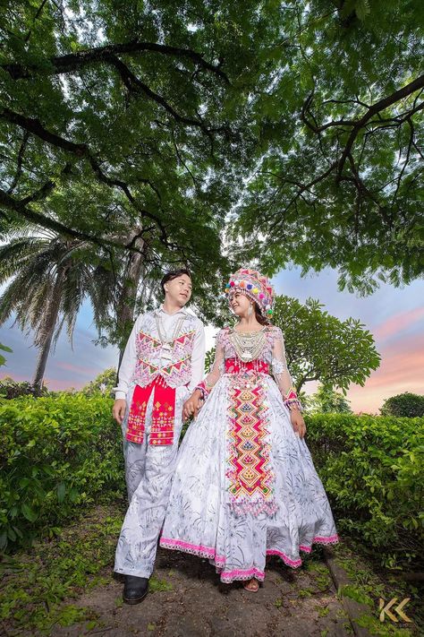 Hmong Modern Clothes, Hmong Wedding Dress, Hmong Wedding, Hmong Fashion, Hmong Clothes, Thai Clothes, Accessory Ideas, Girl Clothing, White Outfits