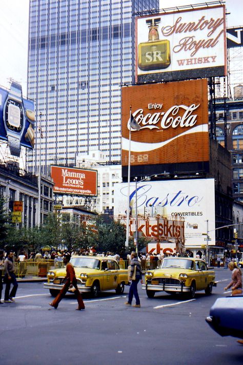 Times Square (Sept. 1980) Haircut Selfie, Photo Hijab, The Carrie Diaries, Nyc History, Beginners Painting, Cute Hairstyle, Nyc Aesthetic, New York Photos, New York Aesthetic