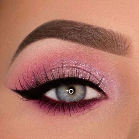 Makeup Rosa, Carnaval Make-up, Maquillage On Fleek, Pink Eyeshadow Look, Eye Makeup Images, Shimmer Eye Makeup, Christmas Makeup Look, Prom Eye Makeup, Makeup Images