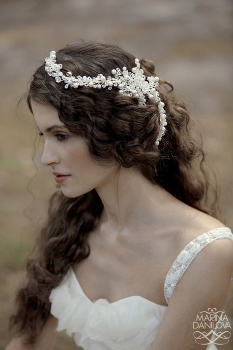 Queen Fira Enchanter of Jailus, mother of Wysteria and Jain. Head Piece, Loose Hairstyles, Wedding Veils, Fairytale Wedding, Pretty Hairstyles, Beautiful Bride, Wedding Hair, Hair Pieces, Dress Accessories