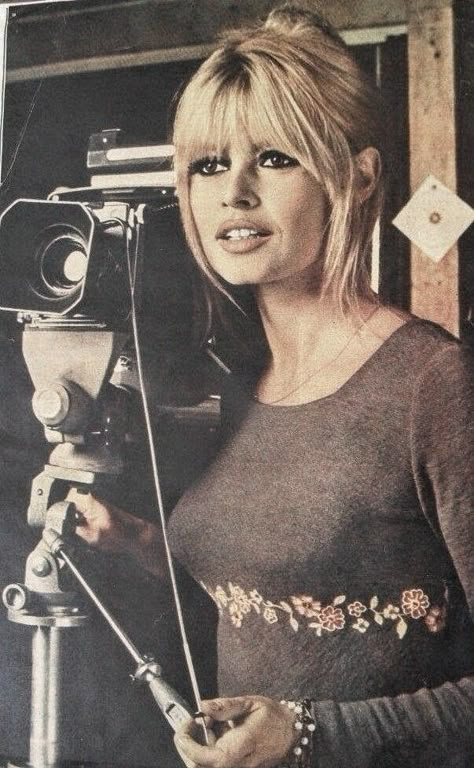 Brigitte Bardot Hair, Bardot Bangs, Bardot Hair, Bardot Brigitte, Bridgette Bardot, Bridget Bardot, Bardot Style, Long Hair With Bangs, French Actress