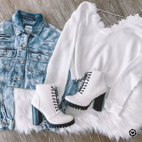 White Heeled Combat Boots Outfit, White Lace Up Boots Outfit, Heeled Combat Boots Outfit, White Combat Boots Outfit, Lace Up Boot Outfit, Fall Fasion, White Lace Up Boots, Fall Fashion Jeans, Heels Boots Outfit