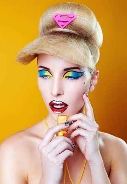 Fashion Makeup Photography, Hair Editorial, Kitsch Art, Pop Art Makeup, Avant Garde Hair, Fashion Beauty Photography, Pop Art Fashion, Mode Editorials, Creative Hair