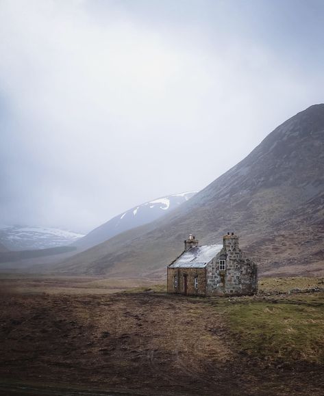 Renovation project for someone? #scotland #braemar #kristyashton #landscapes Scotland Aesthetic, House In The Hills, Scotland Culture, Scottish Cottages, Scotland Food, Scotland Landscape, Countryside Cottage, Gifts Photography, Irish Cottage