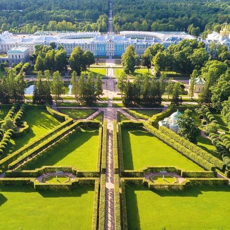 Aldous Bertram on Instagram: “The astonishing Catherine Palace, Tsarskoe Selo . . . . . . Via @palace_living #tsarskoeselo #catherinepalace #stpetersburg…” Iphone Wallpaper King, Catherine Palace, Dating Application, House Of Romanov, Christian Dating, Russian History, Beautiful Places To Visit, Aerial View, St Petersburg