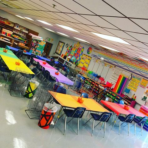 Cassie Stephens: In the Art Room: Setting Up Your Art Room Art Room Ideas, Art Room Rules, Classe D'art, Elementary Art Rooms, Cassie Stephens, Art Classroom Decor, Classroom Management Tool, Everyday Art, Good Things Take Time