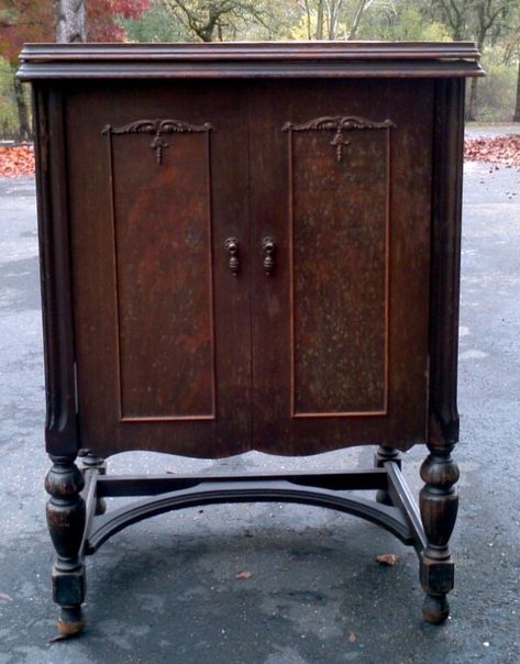 Old Sewing Cabinet, Sewing Machine Cabinet, Oak Trim, Sewing Cabinet, Paris Grey, Antique Sideboard, Antique Sewing Machines, Vintage Sewing Machine, Thrift Shop