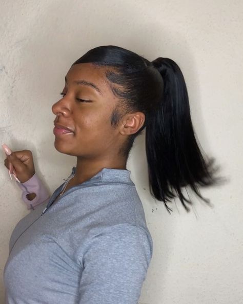 The PONYTAIL WHISPERER on Instagram: “High Sleek Ponytail with side sweep 😍😍😍 (NATURAL)  1 & a half bundles used blunt cut and flicked💕  JANUARY SLOTS OUT TOMORROW AT 9pm 🥳” High Sleek Ponytail, Nicki Minaj Braided Ponytail, Extended Ponytail, Hairstyle Black, Side Swept, Hair Ponytail, Sleek Ponytail, Hair Ponytail Styles, Ponytail Styles