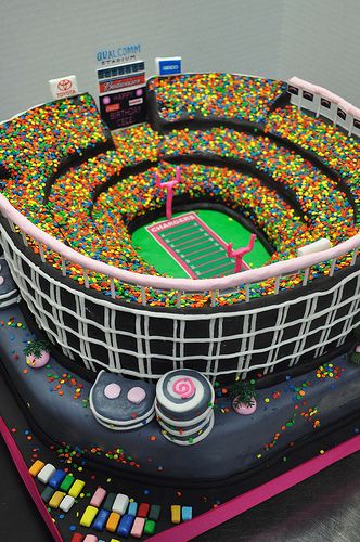 Football Party Balloons, Stadium Cake, Rugby Party, Rugby Stadium, 9th Birthday Cake, Cake Designs For Kids, Sport Cakes, Football Cake, Football Theme