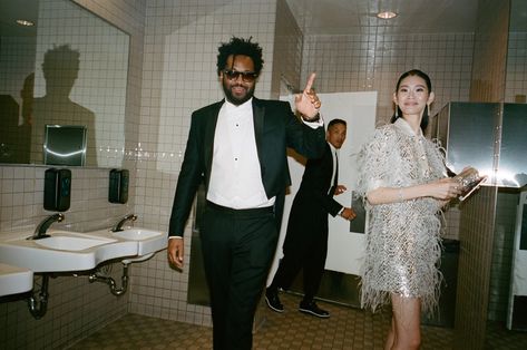 Met Gala Party, Cass Bird, Ladies Bathroom, Ming Xi, Gala Party, Turtleneck T Shirt, The Met Gala, Kate Hudson, Wedding Photography And Videography