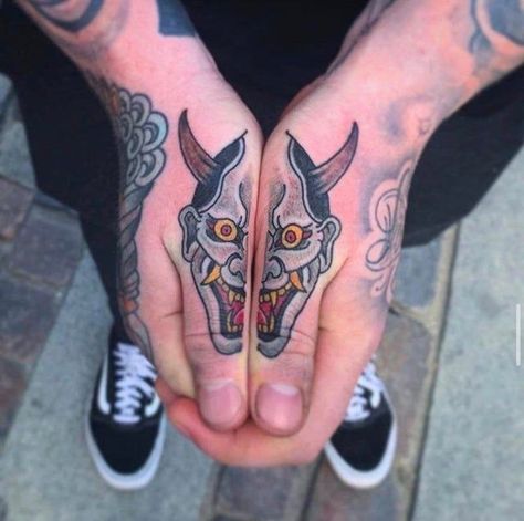 Hannya Maske, Japanese Hand Tattoos, Thumb Tattoos, Hannya Mask Tattoo, Pretty Hand Tattoos, Juergen Teller, Mask Tattoo, Traditional Japanese Tattoos, Japanese Tattoo Designs