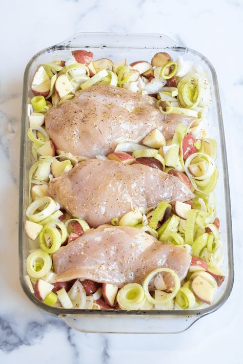 Dinner Recipe With Leeks, Healthy Chicken Family Dinner Recipes, Leeks Chicken Recipe, Leeks And Chicken Recipes, Oven Baked Recipes Healthy, Recipes Using Leaks, Leeks And Potatoes Recipe, Baked Leeks Recipe, Cooking Leeks Easy Recipes