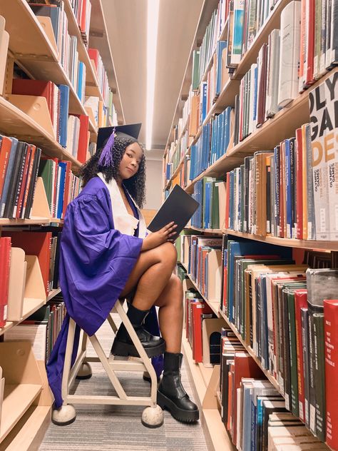 Graduation Pictures In Classroom, Graduation Photoshoot Unique, Library Photo Shoot Graduation, Black Graduate Aesthetic, College Graduation Pictures Nature, Graduation Pictures In Library, Non Traditional Graduation Photos, Grad Photoshoot College, Chemistry Graduation Pictures