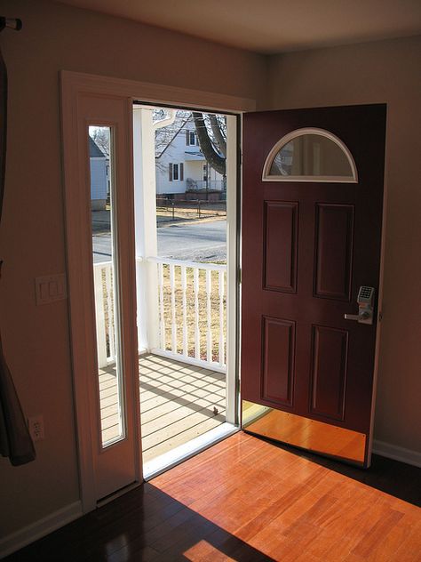 Wheelchair accessible front door www.mswheelchairamerica.org #MsWheelchairInc On facebook at Ms. Wheelchair America, Inc. Accessible Homes, Sophisticated House, Accessible House, Accessible Design, Southern Style House Plans, Adaptive Equipment, Wheelchair Friendly, Wheel Chair, Disabled People