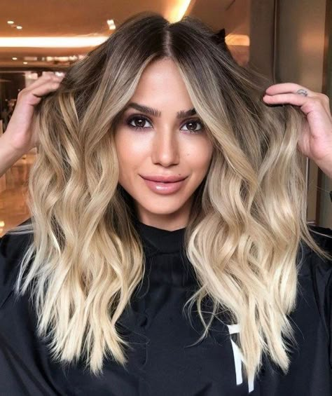 Dark Blond To Light Blond, Dark Blonde Roots With Platinum Ends, Shaded Roots Blonde Hair, Ombre Hair Color For Blondes Dark Roots, Chocolate Brown Roots With Blonde Ends, Cream Blonde Hair Dark Roots, Blond Balayage With Dark Roots, Dark Roots To Light Ends, Deep Shadow Root Blonde