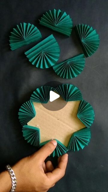 Wall Decoration Paper Craft, Paper Flower Wall Hanging Ideas, Craft Paper Flowers Diy, Paper Weaving Wall Art, Paper Craft Garland, Cute Wall Hangings Diy, Paper Flower On Wall, How To Make Wall Hanging With Paper, Beautiful Wall Hanging Crafts