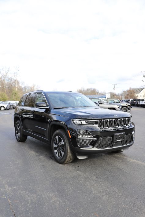 Turn heads on the Hudson Valley roads in this 2024 Jeep Grand Cherokee 4xe (Stock#: C42617EVS)! 😎 #HealeyBrothers #HudsonValley #HVNY #Jeep #JeepGrandCherokee #SUV Hudson Valley Ny, Car Purchase, American Legend, Jeep Dodge, Chrysler Jeep, Jeep Cherokee, Tyre Size, Jeep Grand Cherokee, Jeep Grand