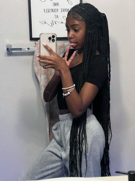 ˚୨୧⋆ @bella2angel Hair Styles For Knotless Box Braids, Sinagalease Twist, Cute Ways To Style Box Braids, Different Ways To Style Knotless Braids, Ways To Style Knotless Box Braids, Hairstyles For Knotless, Knotless Box Braids, Quick Natural Hair Styles, Faux Locs Hairstyles