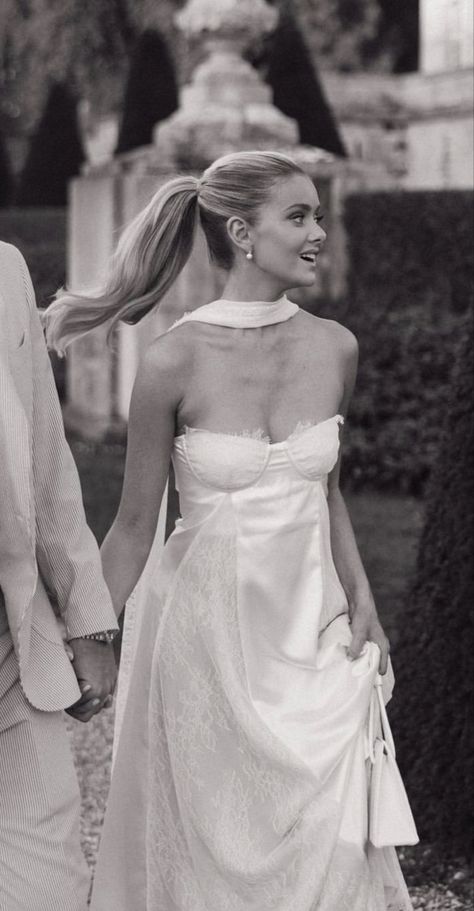 Iconic Weddings, Bridal Hair Inspiration, Rehearsal Dinner Dresses, European Wedding, Rehearsal Dress, Wedding Goals, Wedding Mood, White Dresses, Bridal Outfits