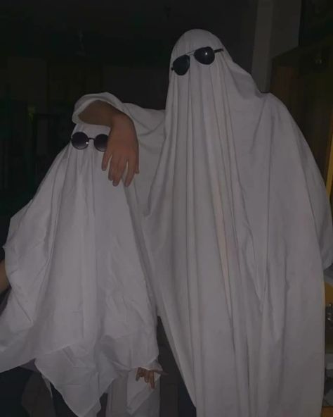 Ghost Girlfriend, Ghost Aesthetic, Baggy Clothing, Sheet Ghost, Halloween Photo, Boo Crew, Ghost Photos, Halloween Photoshoot, Two Best Friends