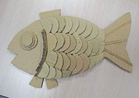 Cardboard Relief, Cardboard Art Sculpture, Simple Photo Frame, Cardboard Animals, Classe D'art, Recycled Art Projects, Simple Flower Design, Paper Cutout Art, Cardboard Sculpture