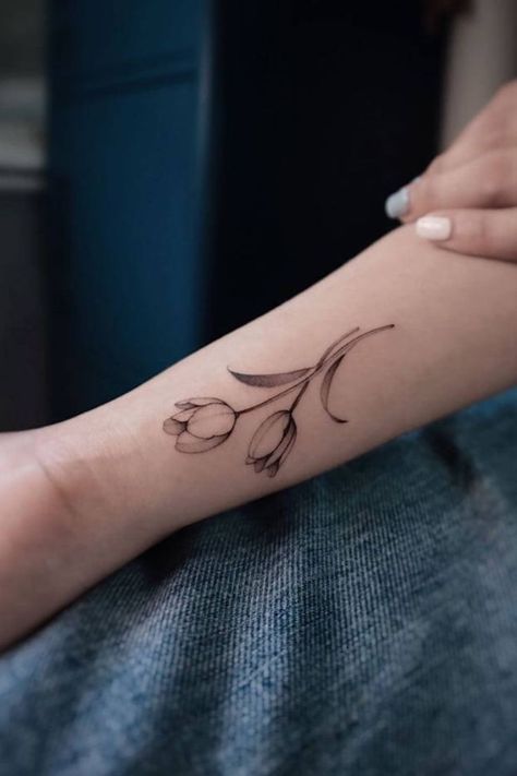 Tulip Tattoo Design, Tulip Tattoo Ideas, Hairline Tattoos, Simple Arm Tattoos, Turtle Tattoo Designs, Tulip Tattoo, Hidden Tattoos, L Tattoo, Clover Tattoos