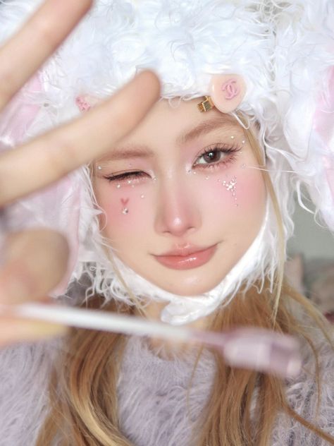 Pink Bunny makeup look douyin makeup Bunny Makeup Look, Bunny Makeup, Bunny Pink, Red Makeup, Pink Bunny, Makeup Inspo, Maquillaje De Ojos, Makeup Looks, Makeup