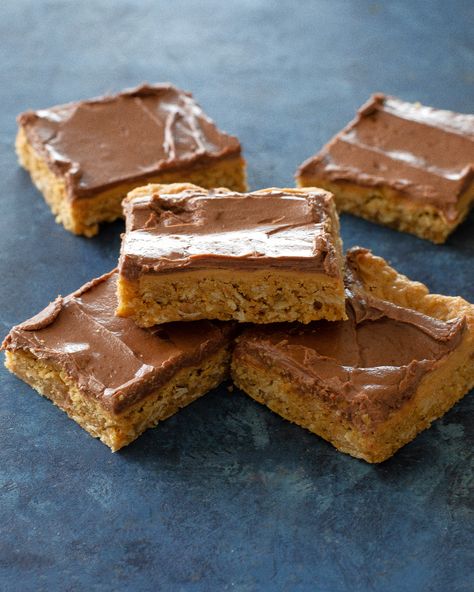 Lunch Lady Bars Lunch Lady Bars Peanut Butter, Lunch Lady Bars, Lunch Lady Peanut Butter Bars, Dessert Peanut Butter, Pork Soup Recipes, Cake Mix Bars, Peanut Butter Blondies, Oatmeal Peanut Butter, Peanut Butter Oatmeal Bars