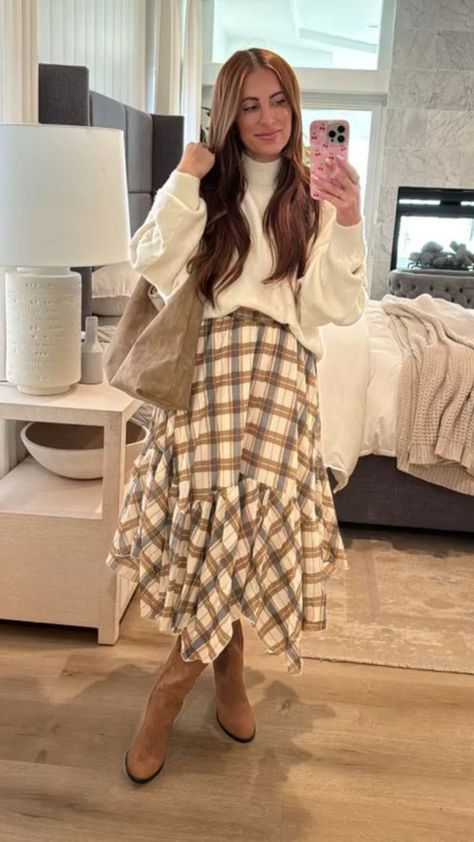 Looking for cute Thanksgiving outfit ideas or fall family photo ideas?  This plaid skirt & sweater outfit is SO perfect for fall & into winter!  I love this boho fall outfit & could totally see it as a classy Thanksgiving outfit! Lounge Thanksgiving Outfit, Thanksgiving Outfit Trendy, Thanksgiving Outfit Sweater Dress, Curvy Thanksgiving Outfit Ideas, At Home Thanksgiving Outfits, Comfy Cute Thanksgiving Outfit, Thanksgiving Outfit Skirt, Plaid Dress Outfit Winter, Long Skirt With Sweater