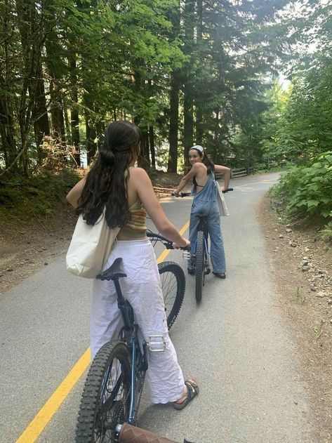 Cycling With Friends, I Wanna Be Your Girlfriend, Sisters Goals, Soul Friend, Female Friendship, Park Pictures, Summer 16, Best Friends Aesthetic, Summer Plans