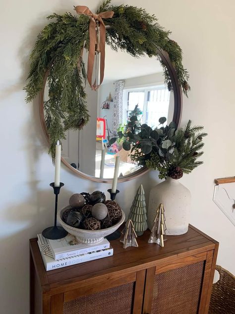 Circle Mirror Christmas Decor, Garland On Round Mirror, Novogodisnje Dekoracije, Christmas Stage Decorations, Christmas Mirror, Christmas Stage, Pretty Christmas Decorations, Minimalist Christmas Decor, Neutral Christmas Decor