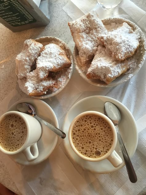 Beignets from Cafe du monde in New Orleans Beignet Aesthetic, Beignets Aesthetic, New Orleans Winter, Bakery Foods, Food Babe, Food Images, Beignets, The Hub, Food Obsession