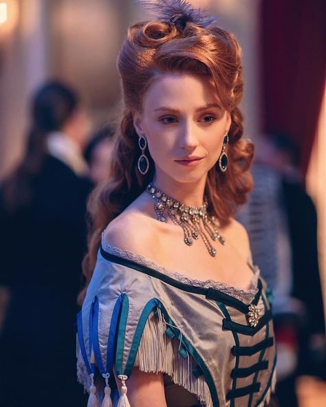 Alina Kovalenko Charlene Von Monaco, Royal Hairstyles, Gaun Abad Pertengahan, Elisabeth Ii, Hair Reference, Old Fashion, Historical Dresses, Fantasy Fashion, Historical Fashion