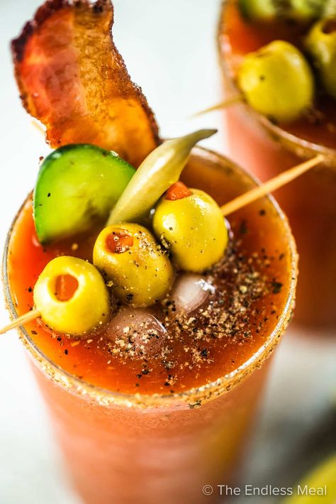 Caesar Drink, Caesar Cocktail, Caesar Recipe, Food For The Gods, Breakfast Cocktails, Drink Recipes Nonalcoholic, Brunch Drinks, Brunch Cocktails, Keto Drink