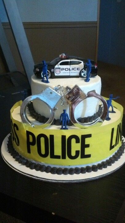 This would be a simple cake to do. Mostly just added props. Sams Club Cake, Police Birthday Cakes, Police Academy Graduation Party, Police Theme Party, Police Cake, Police Officer Birthday, Ideas For Birthday Cake, Police Cakes, Police Birthday Party