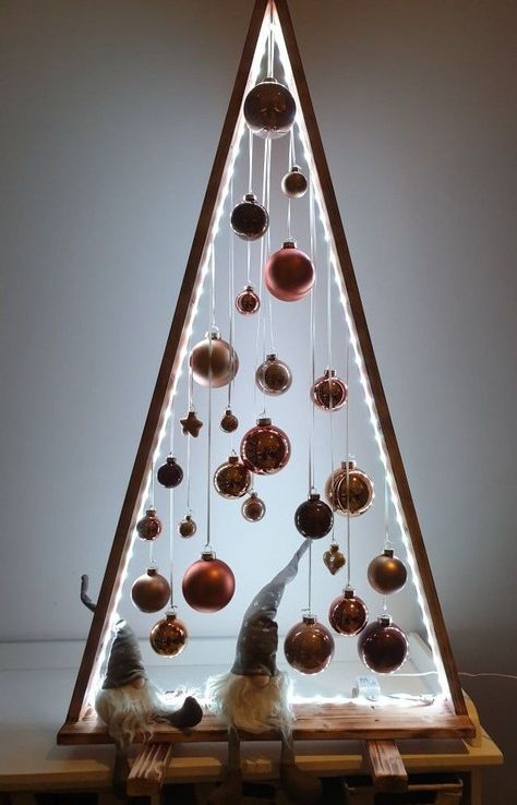 40 Ideas to Get a Modern Wooden Christmas Tree This Year Tre Kunst, Jul Diy, Concrete Painting, Christmas Diy Wood, Decoration Vitrine, Painting Concrete Porch, Creative Christmas Trees, Wooden Christmas Tree, Concrete Porch