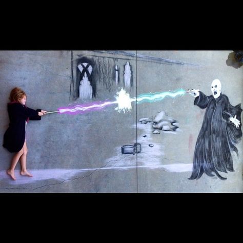 Harry Potter Chalk Drawing Chalk Art Festival, Chalk Artist, New York Graffiti, Sidewalk Chalk Art, Instagram Cartoon, Sidewalk Art, Festivals Around The World, 3d Street Art, Chalk Drawings