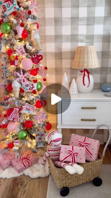 Pink Red Green Christmas Tree, Red Pink Green Christmas, Pink Green And Red Christmas, Presents Wrapped, Tree Inspiration, Room Looks, Magazine Photoshoot, Red Green Christmas, Red White Christmas