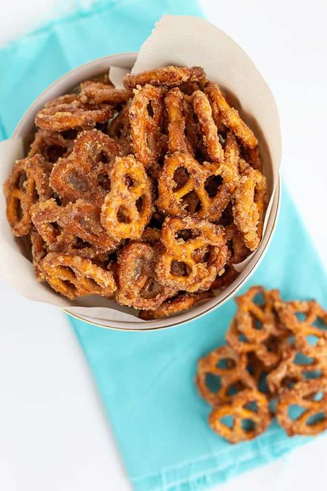 Candied Pretzels - If you love sweet and salty treats, these crunchy Candied Pretzels are a must-try. The pretzels are tossed in butter and a sugar mixture then baked to a caramelized perfection. They're the perfect addition to a cookie platter! #cookiedoughandovenmitt Pretzel Sweet Snacks, Candied Pretzels Christmas, Sweet And Salty Crackers, Snacks Using Pretzels, Salted Honey Butter Pretzels, Coated Pretzels Easy Recipes, Sweet Pretzels Recipe, Birthday Cake Pretzels, Pretzel Snacks For Party