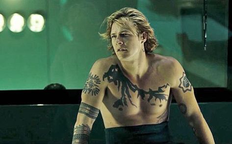 Point Break: Luke Bracey Tells us about Johnny Utah | Den of Geek Point Break Tattoo, Point Break 2015, Point Break Movie, Johnny Utah, Luke Bracey, Movie Tattoo, Full Body Tattoo, Point Break, Australian Actors